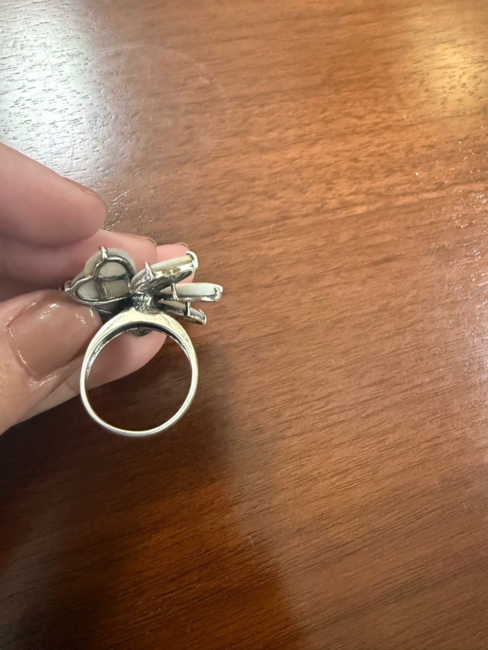 Mother-of-Pearl Flower Cocktail Ring - Picture 3 of 4